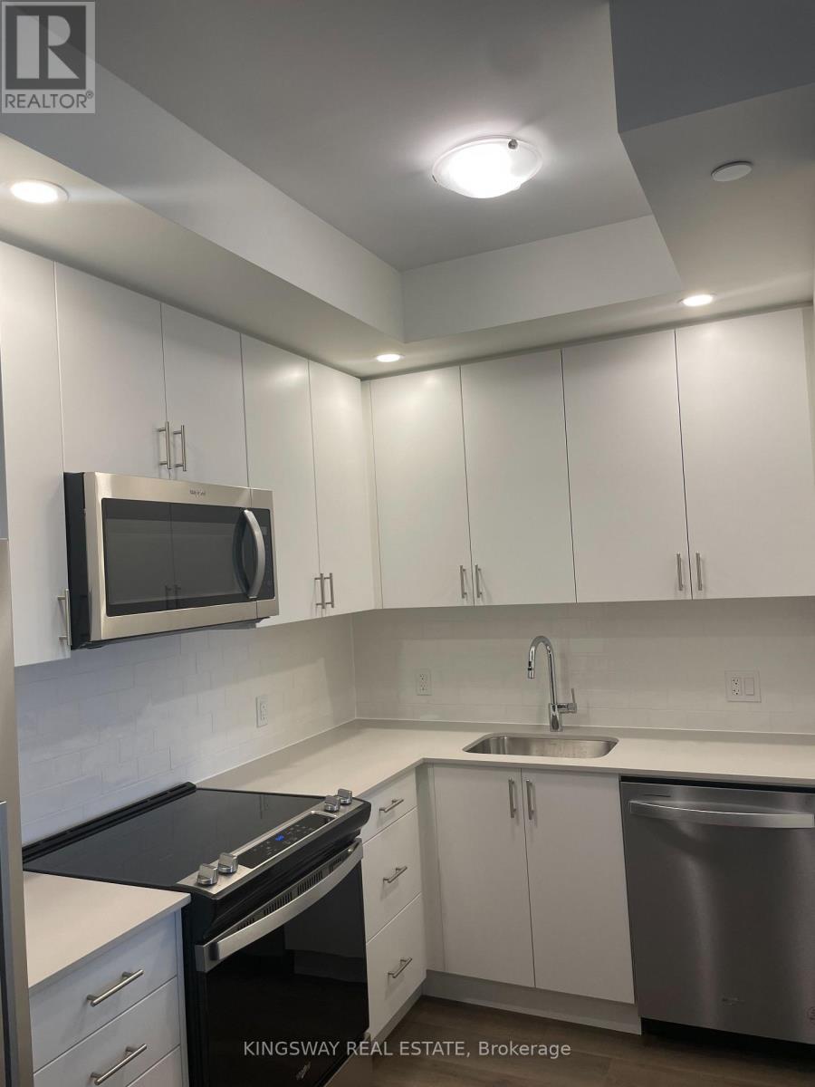 1002 - 3220 William Coltson Avenue, Oakville, ON - Indoor Photo Showing Kitchen