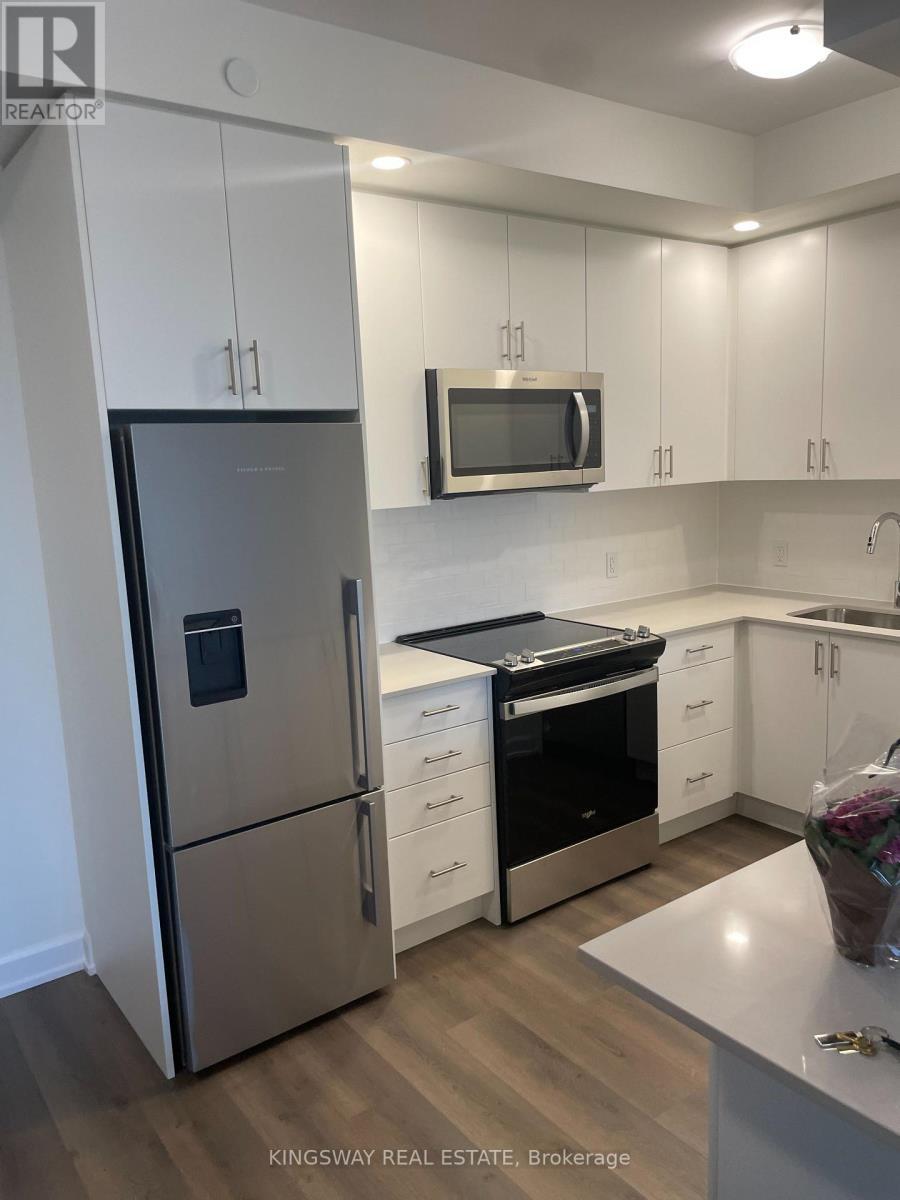 1002 - 3220 William Coltson Avenue, Oakville, ON - Indoor Photo Showing Kitchen