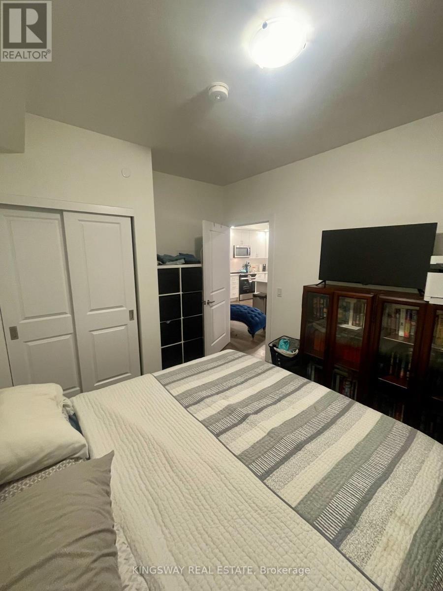 1002 - 3220 William Coltson Avenue, Oakville, ON - Indoor Photo Showing Bedroom