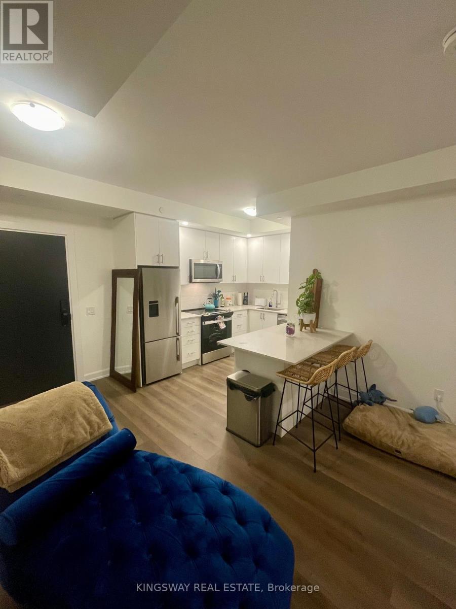 1002 - 3220 William Coltson Avenue, Oakville, ON - Indoor