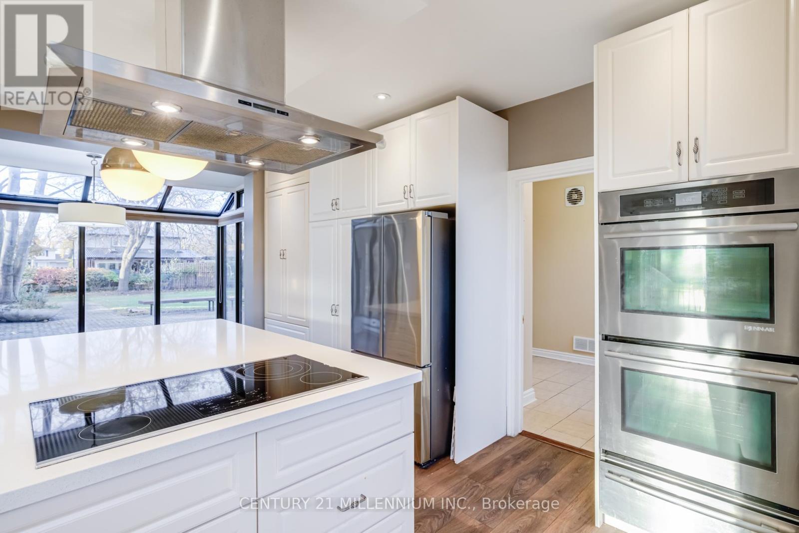 200 Main Street S, Brampton, ON - Indoor Photo Showing Kitchen