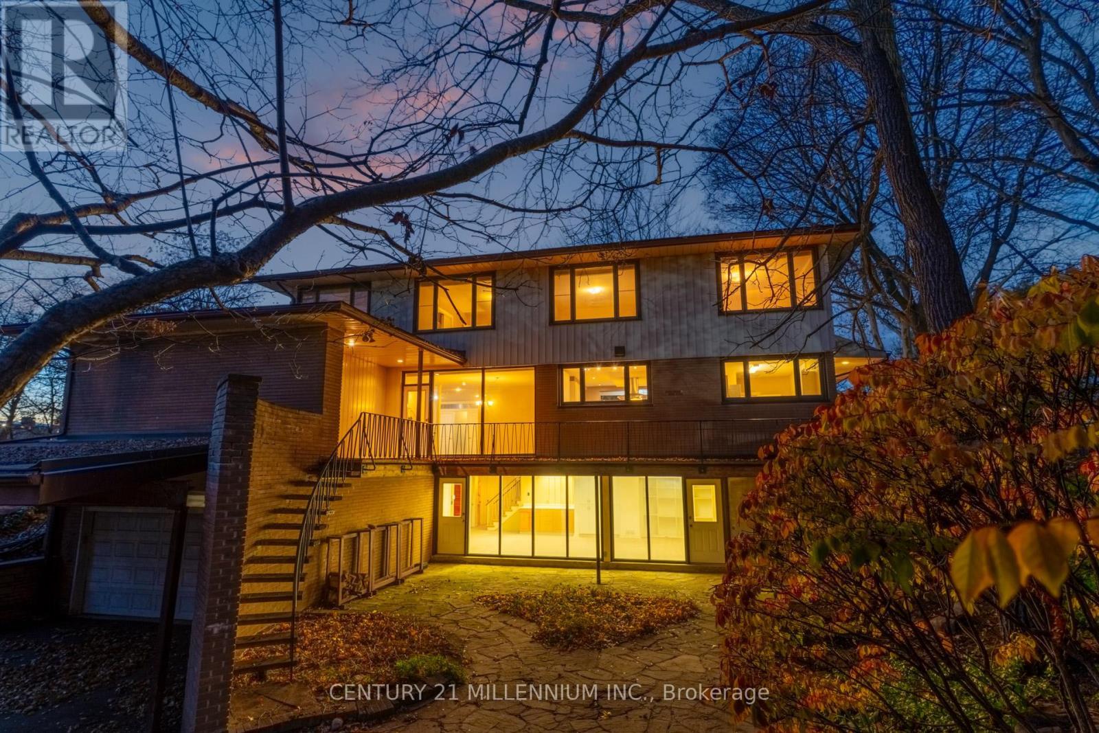 200 Main Street S, Brampton, ON - Outdoor