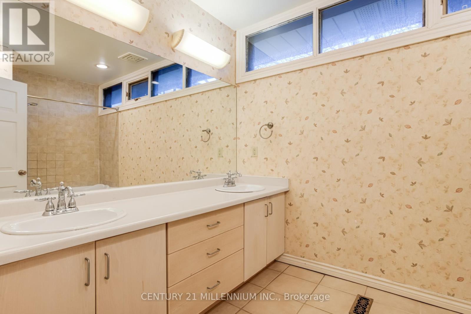 200 Main Street S, Brampton, ON - Indoor Photo Showing Bathroom