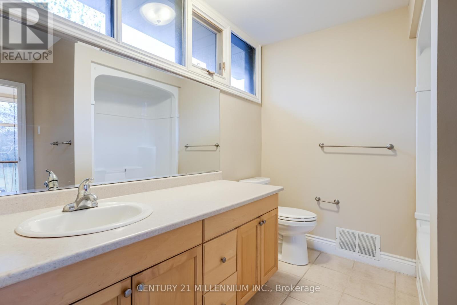 200 Main Street S, Brampton, ON - Indoor Photo Showing Bathroom