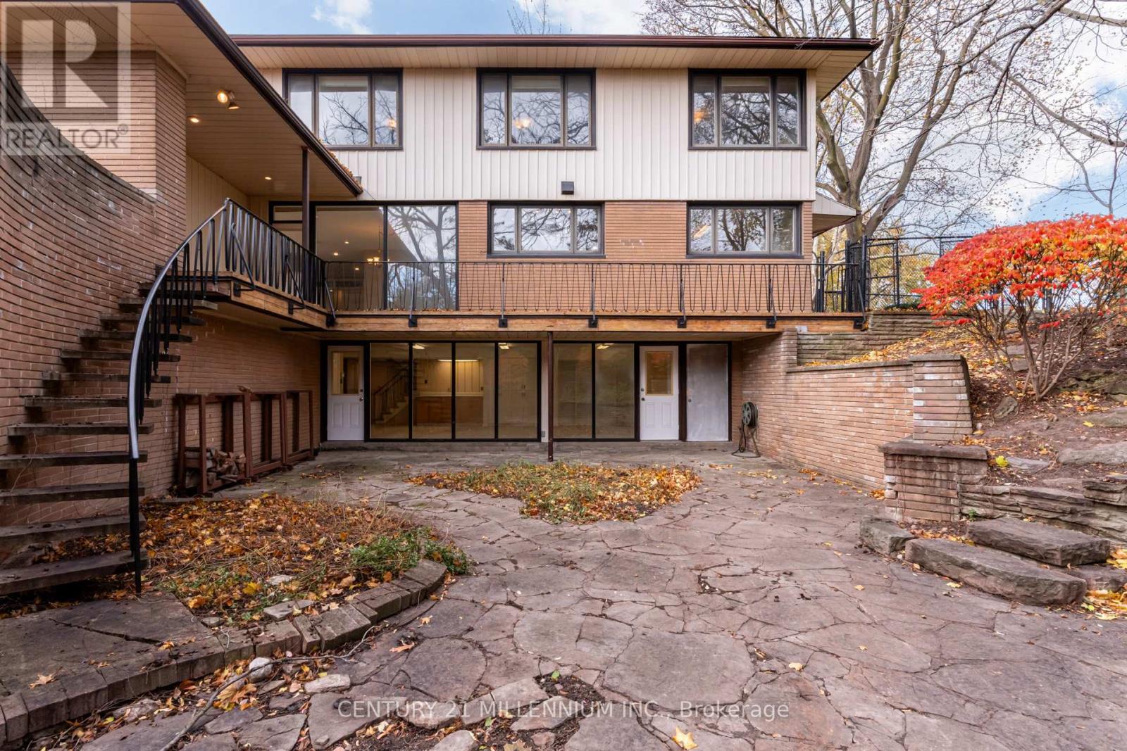 200 Main Street S, Brampton, ON - Outdoor