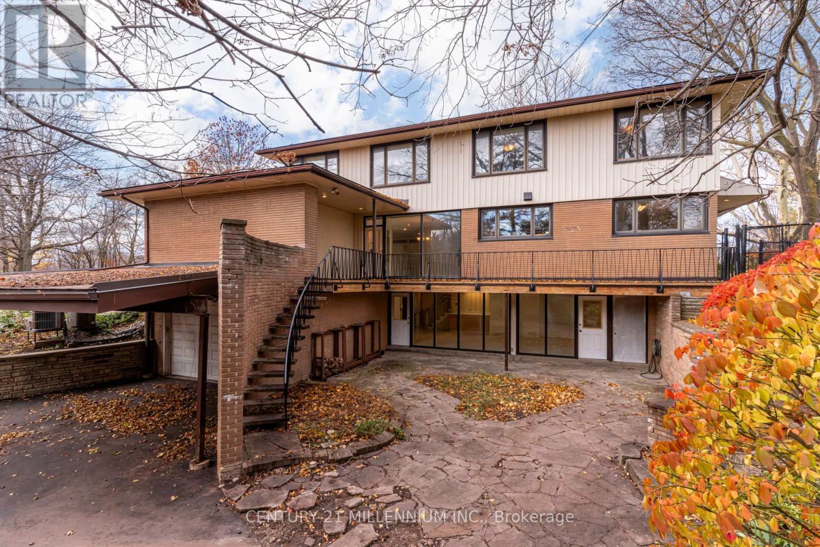 200 Main Street S, Brampton, ON - Outdoor