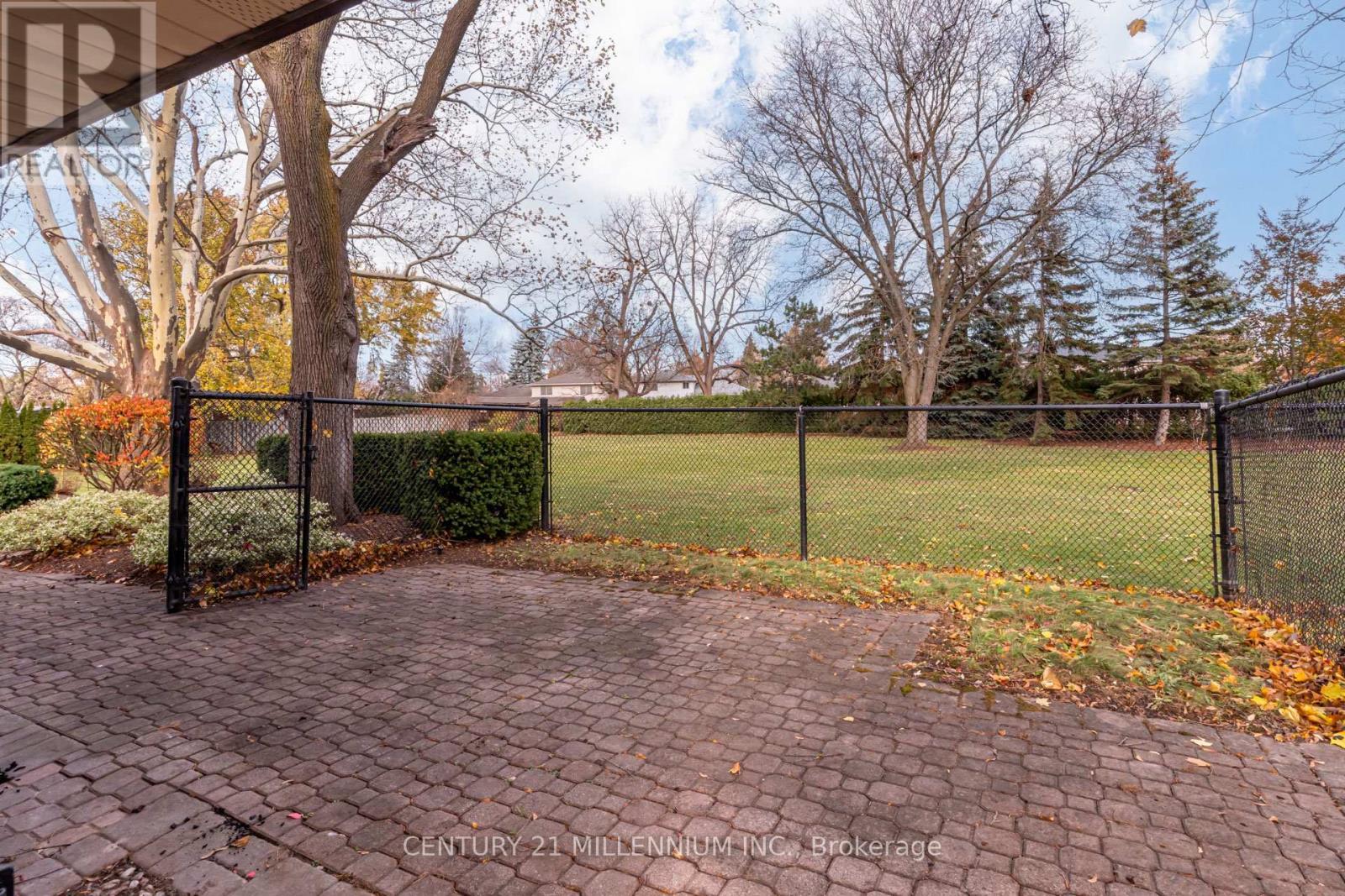 200 Main Street S, Brampton, ON - Outdoor