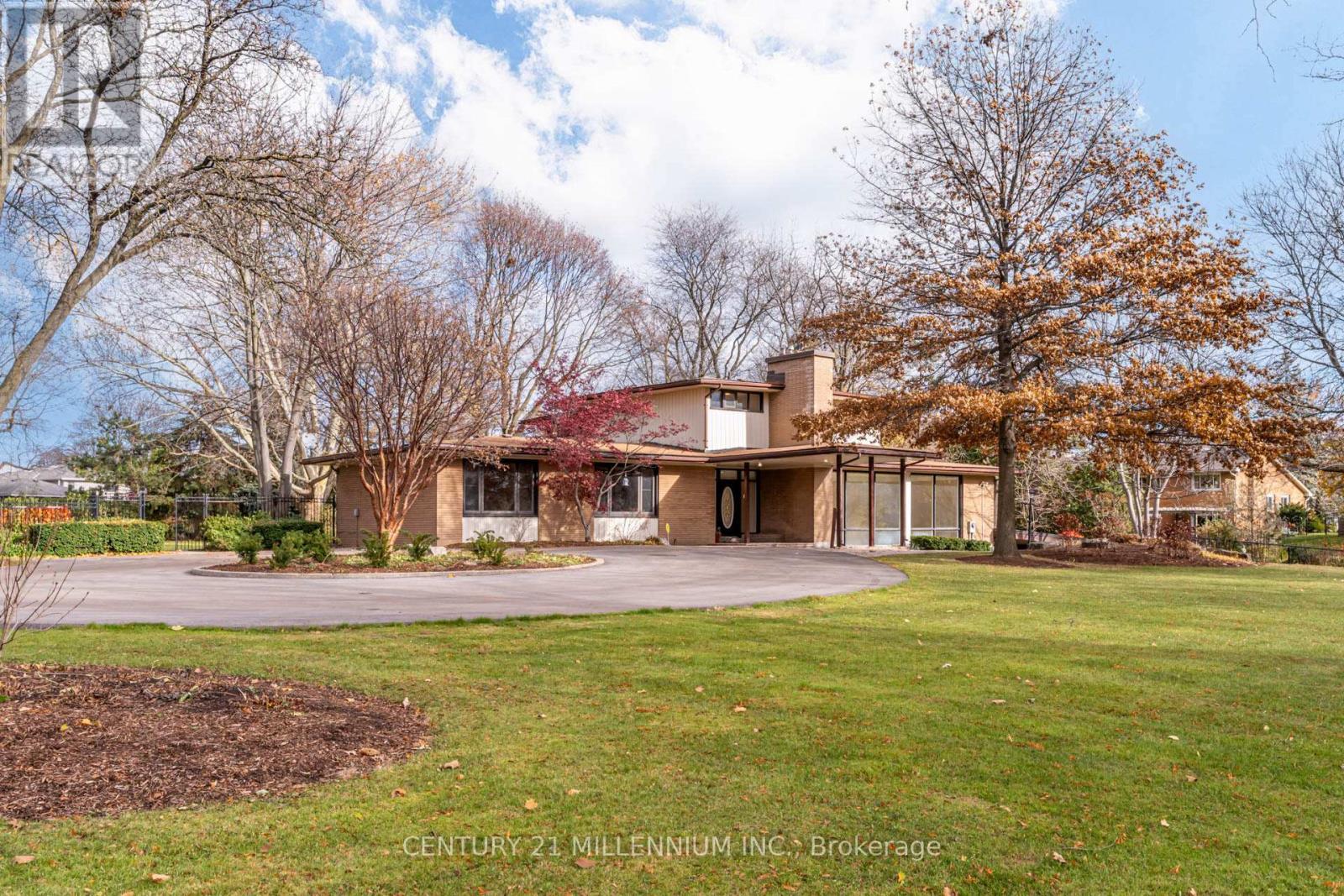 200 Main Street S, Brampton, ON - Outdoor