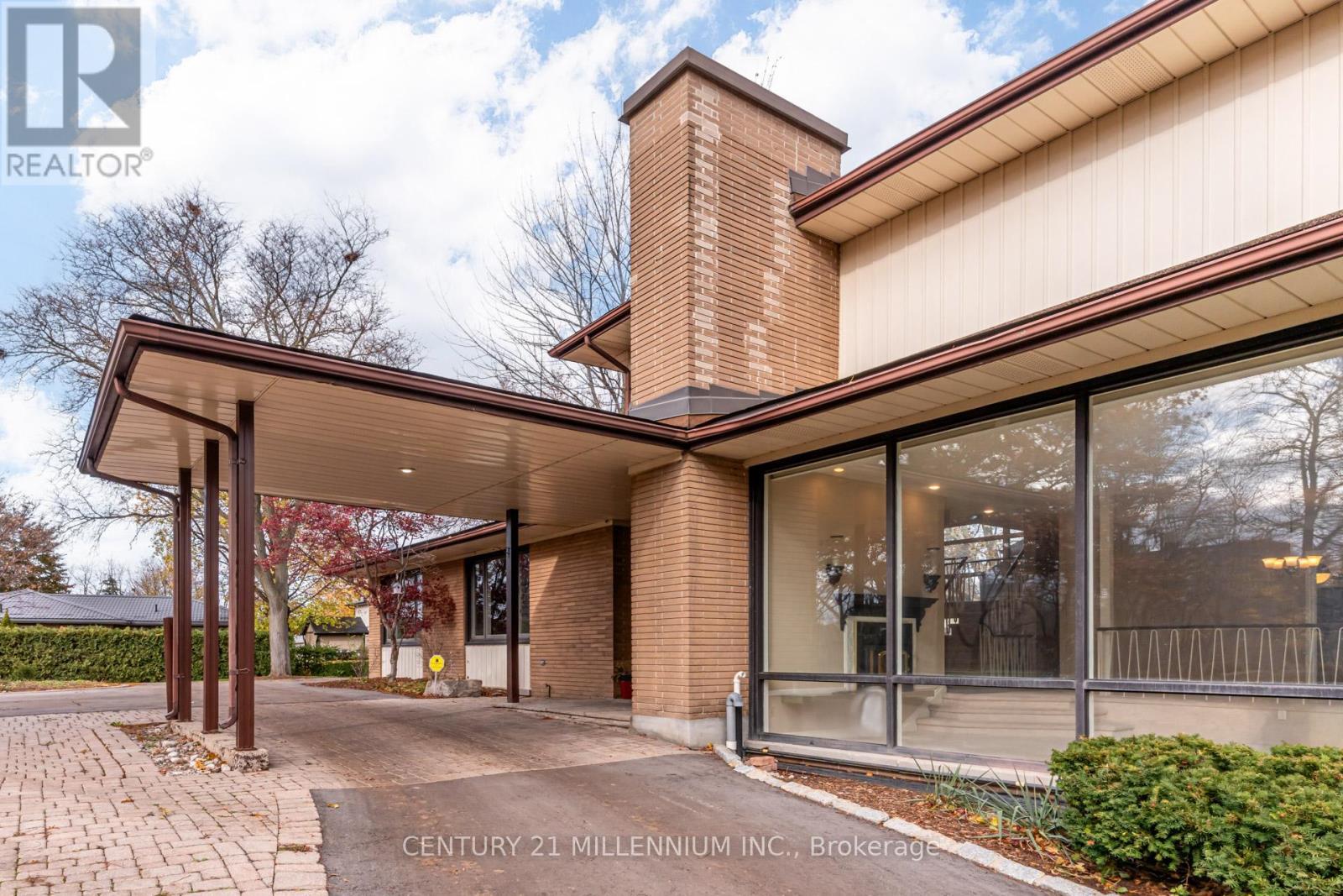 200 Main Street S, Brampton, ON - Outdoor