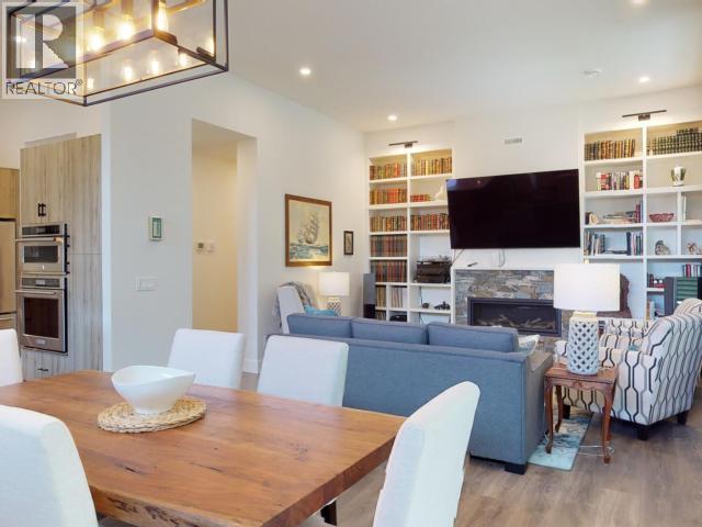 4048 Saturna Ave, Powell River, BC - Indoor With Fireplace