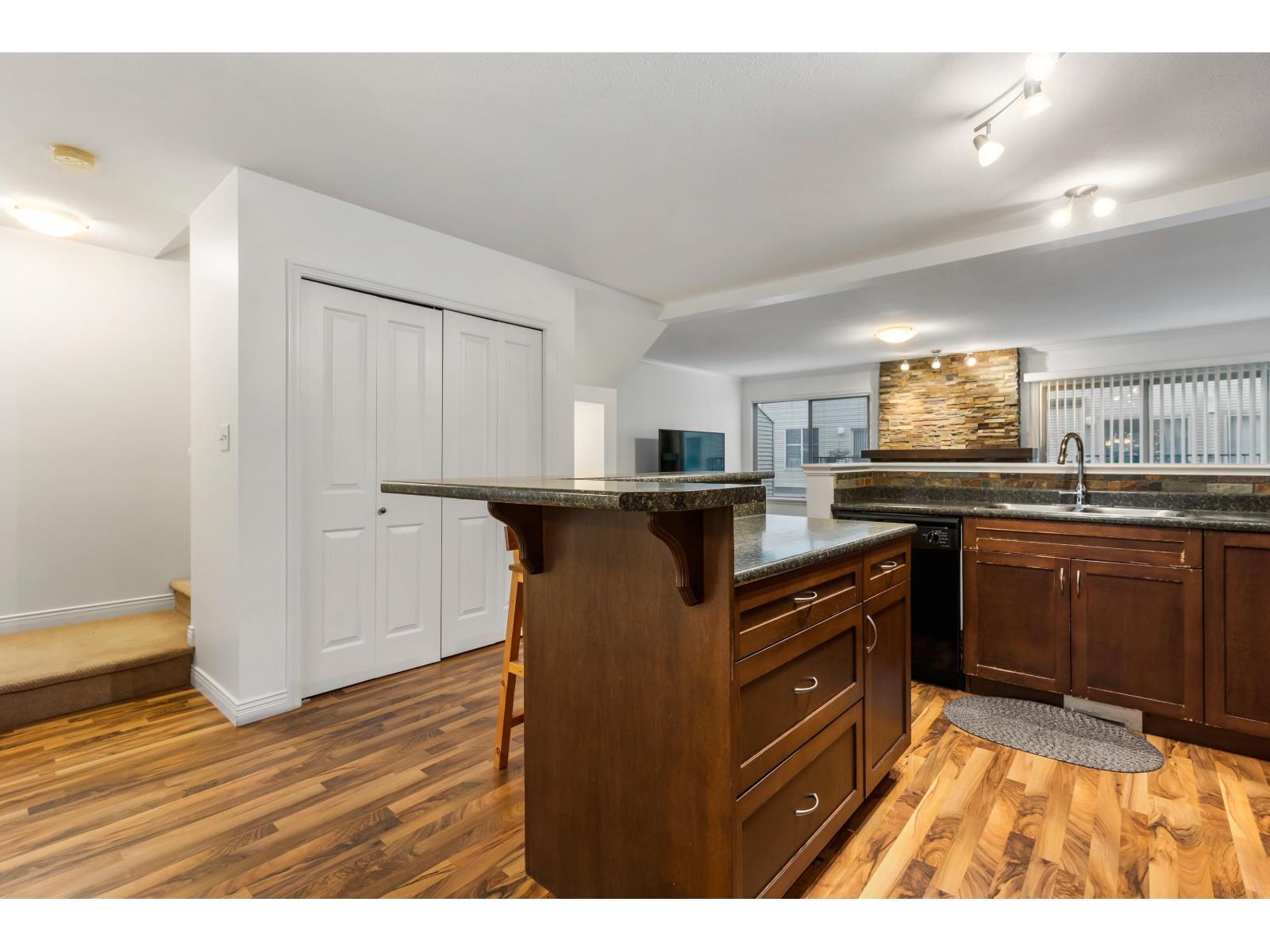 66 5556 Peach Road|Garrison Crossing, Chilliwack, BC - Indoor Photo Showing Kitchen
