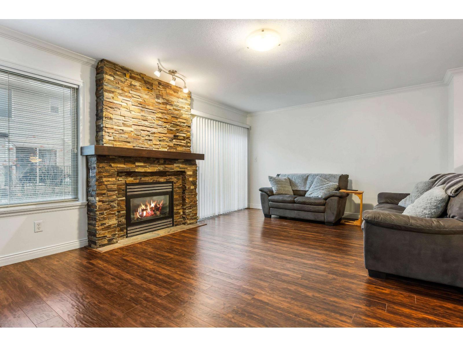 66 5556 Peach Road|Garrison Crossing, Chilliwack, BC - Indoor Photo Showing Living Room With Fireplace