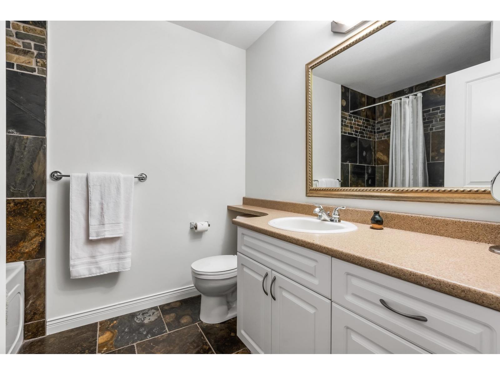 66 5556 Peach Road|Garrison Crossing, Chilliwack, BC - Indoor Photo Showing Bathroom