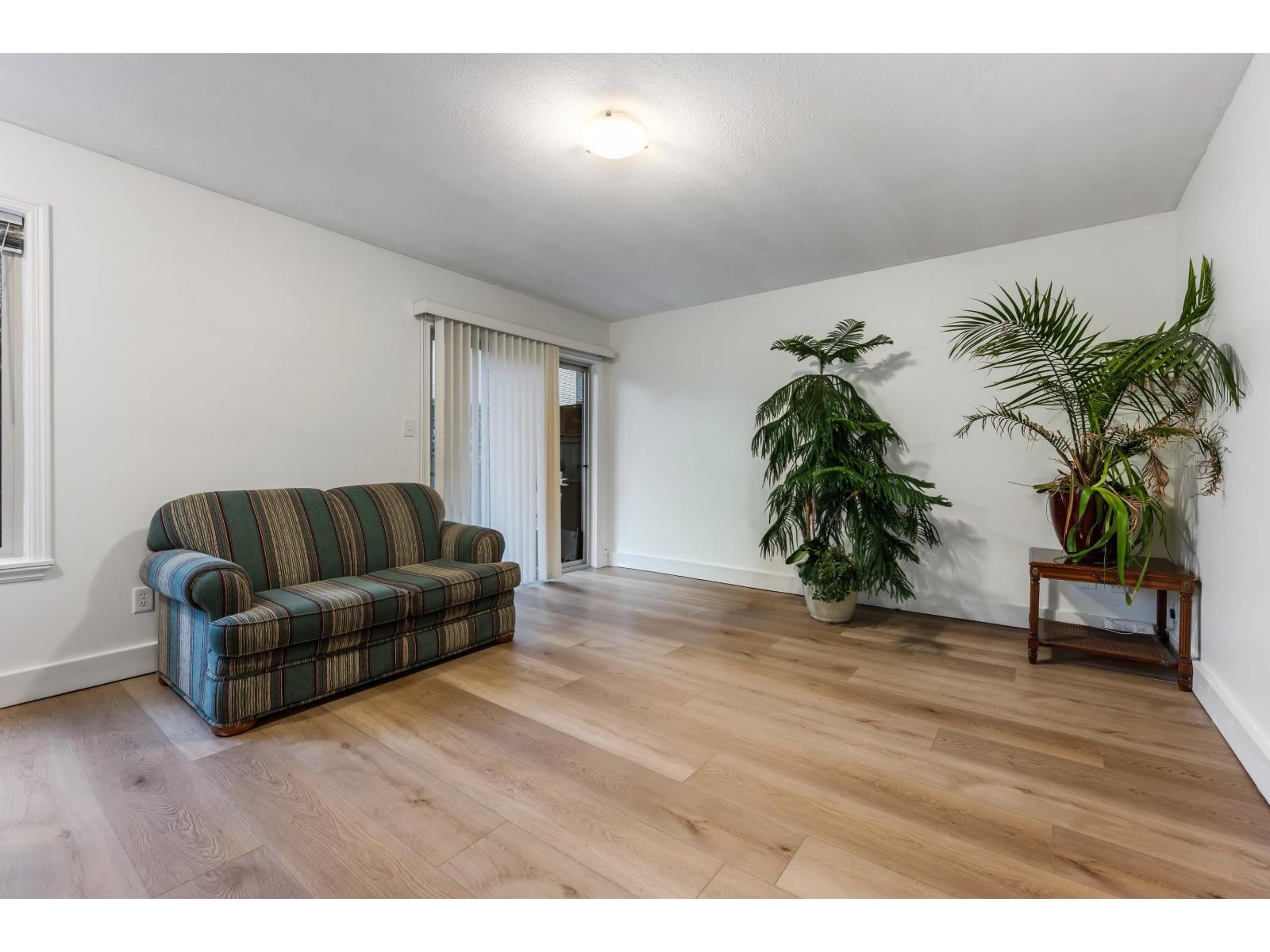 66 5556 Peach Road|Garrison Crossing, Chilliwack, BC - Indoor Photo Showing Living Room