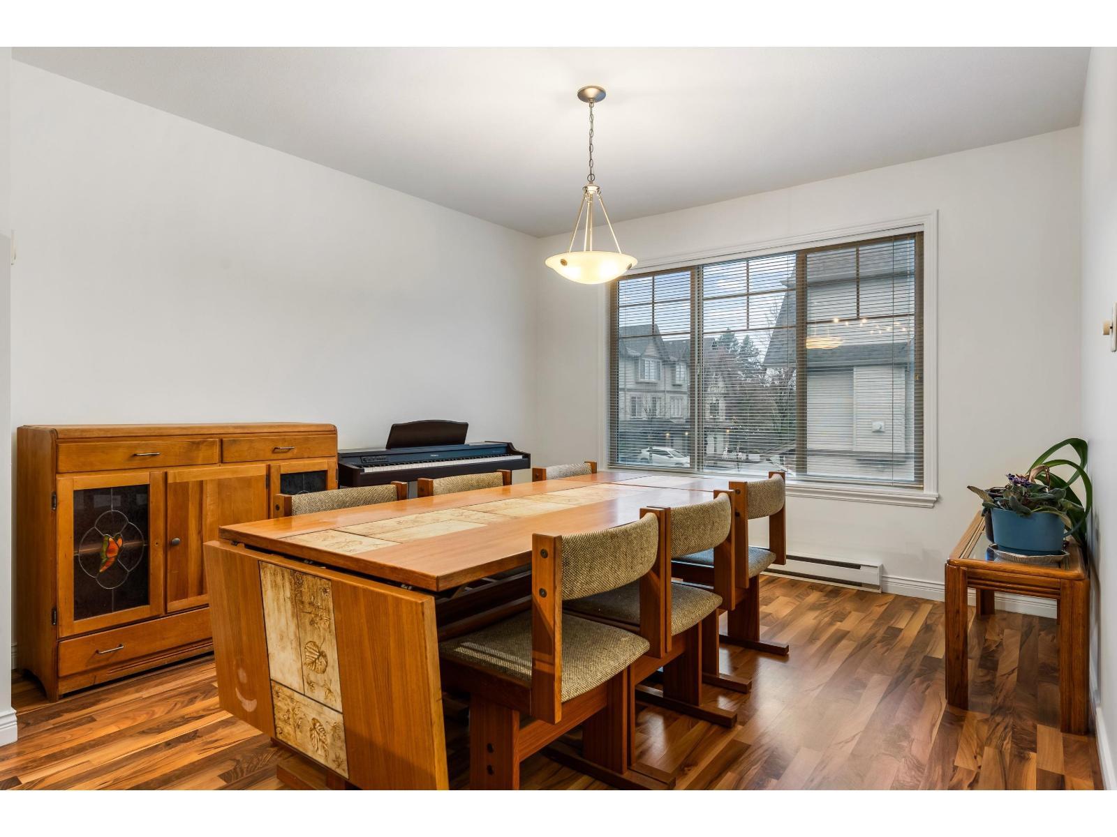 66 5556 Peach Road|Garrison Crossing, Chilliwack, BC - Indoor Photo Showing Dining Room