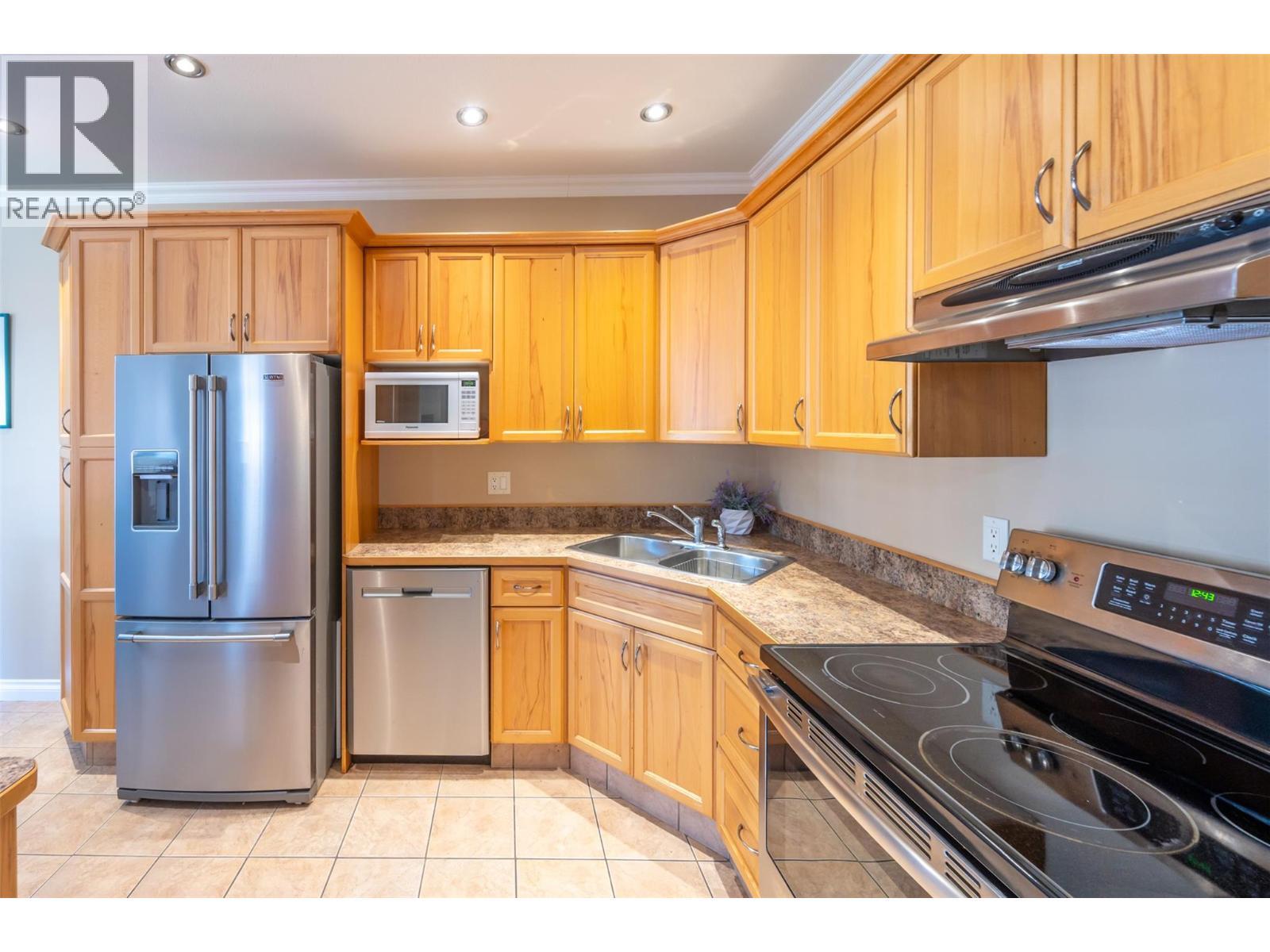 144 Power Street Unit# 103, Penticton, BC - Indoor Photo Showing Kitchen With Double Sink