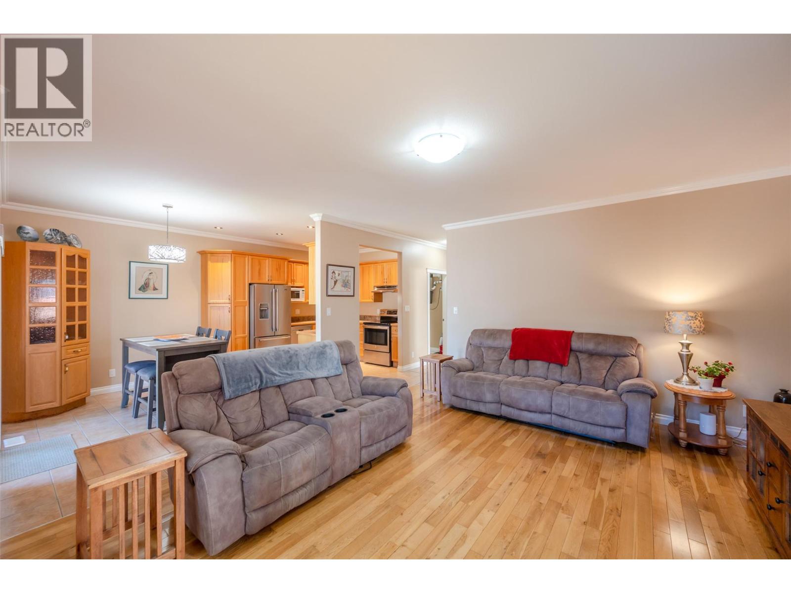 144 Power Street Unit# 103, Penticton, BC - Indoor Photo Showing Living Room