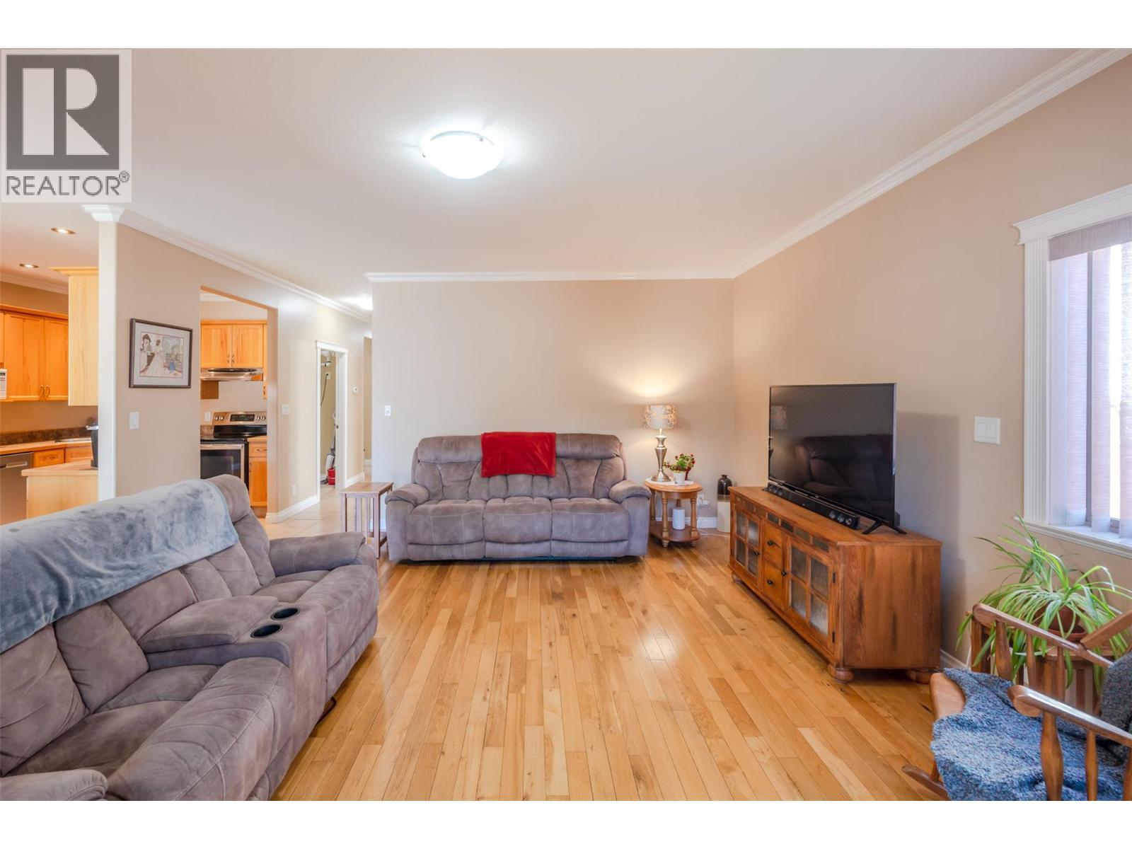 144 Power Street Unit# 103, Penticton, BC - Indoor Photo Showing Living Room