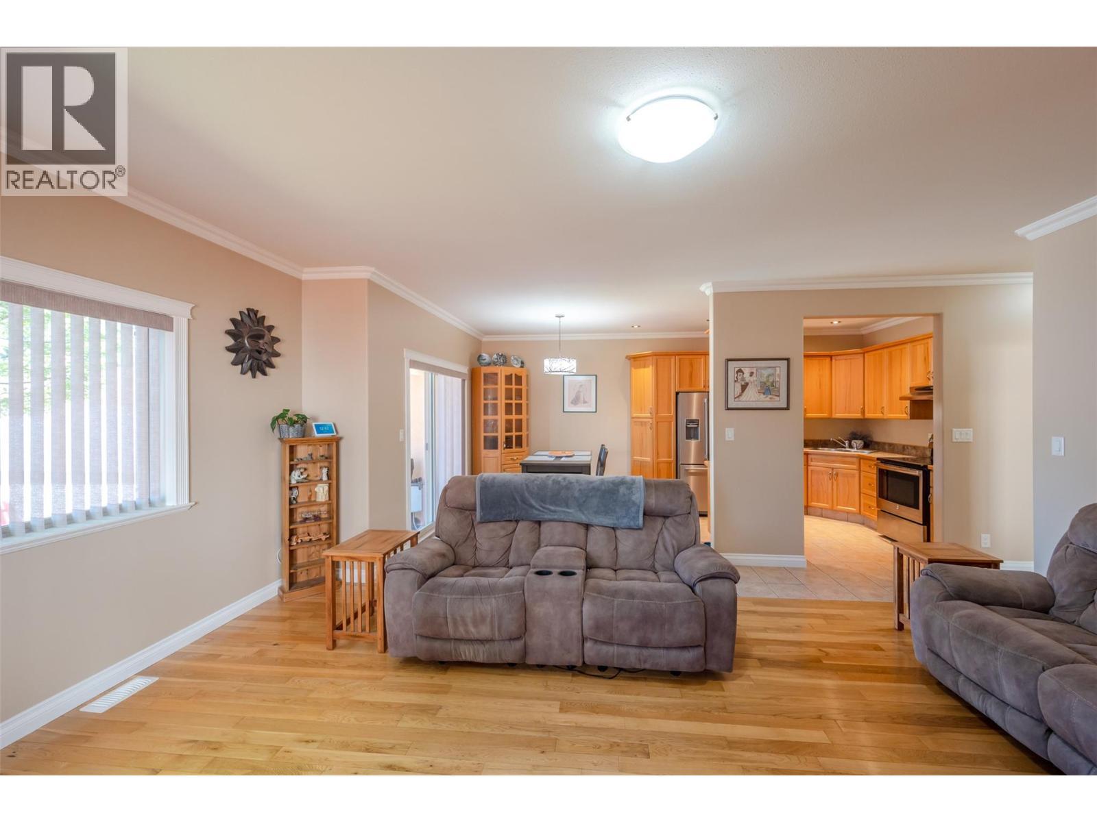 144 Power Street Unit# 103, Penticton, BC - Indoor Photo Showing Living Room