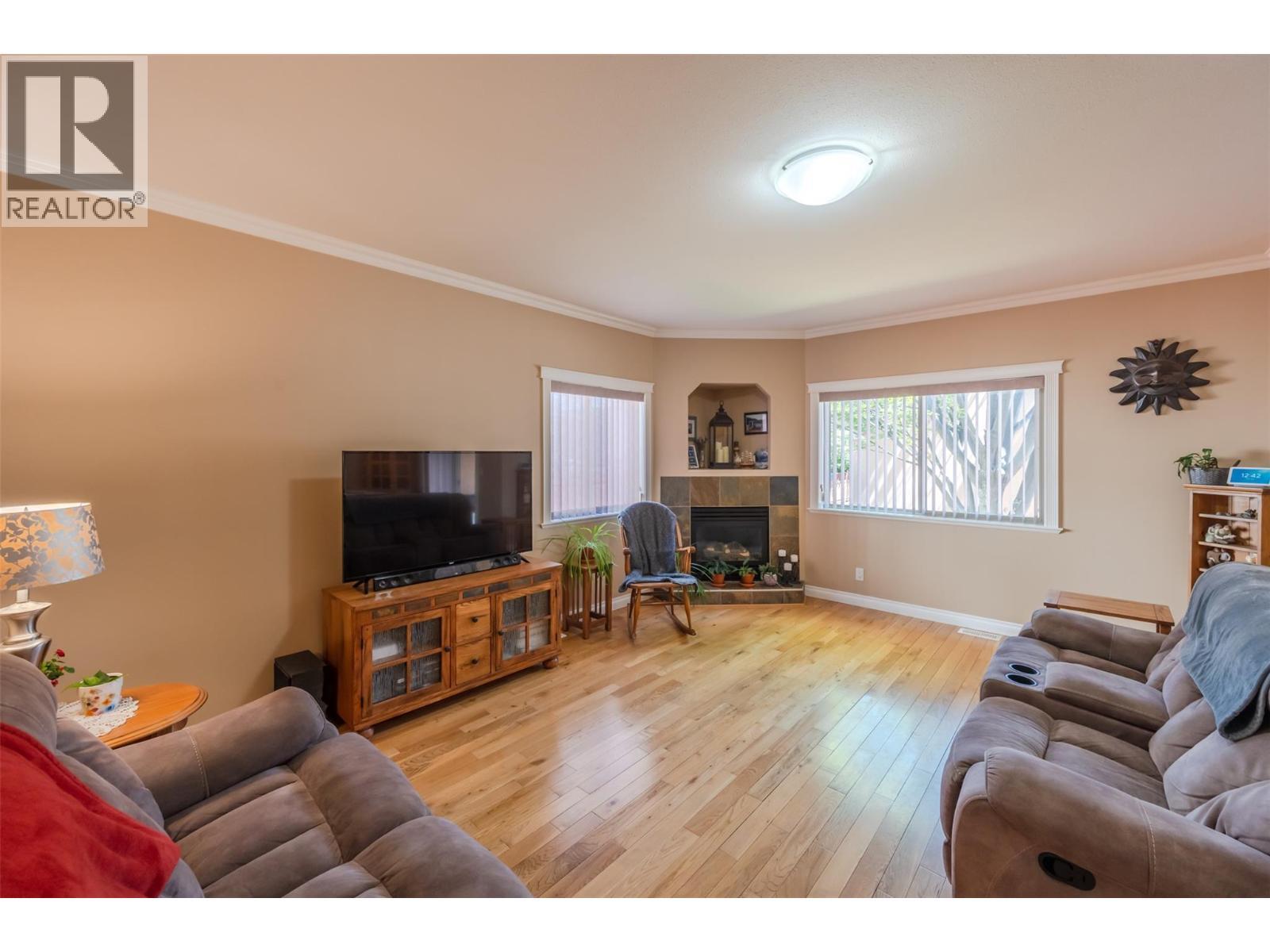 144 Power Street Unit# 103, Penticton, BC - Indoor Photo Showing Living Room