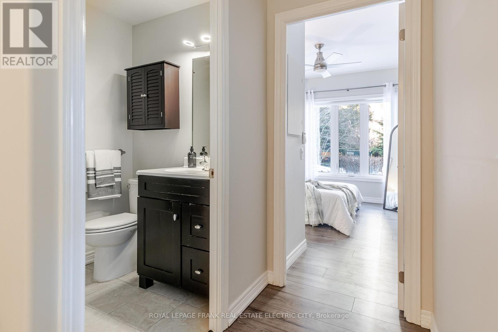 105 - 869 Clonsilla Avenue, Peterborough (Otonabee Ward 1), ON - Indoor Photo Showing Bathroom