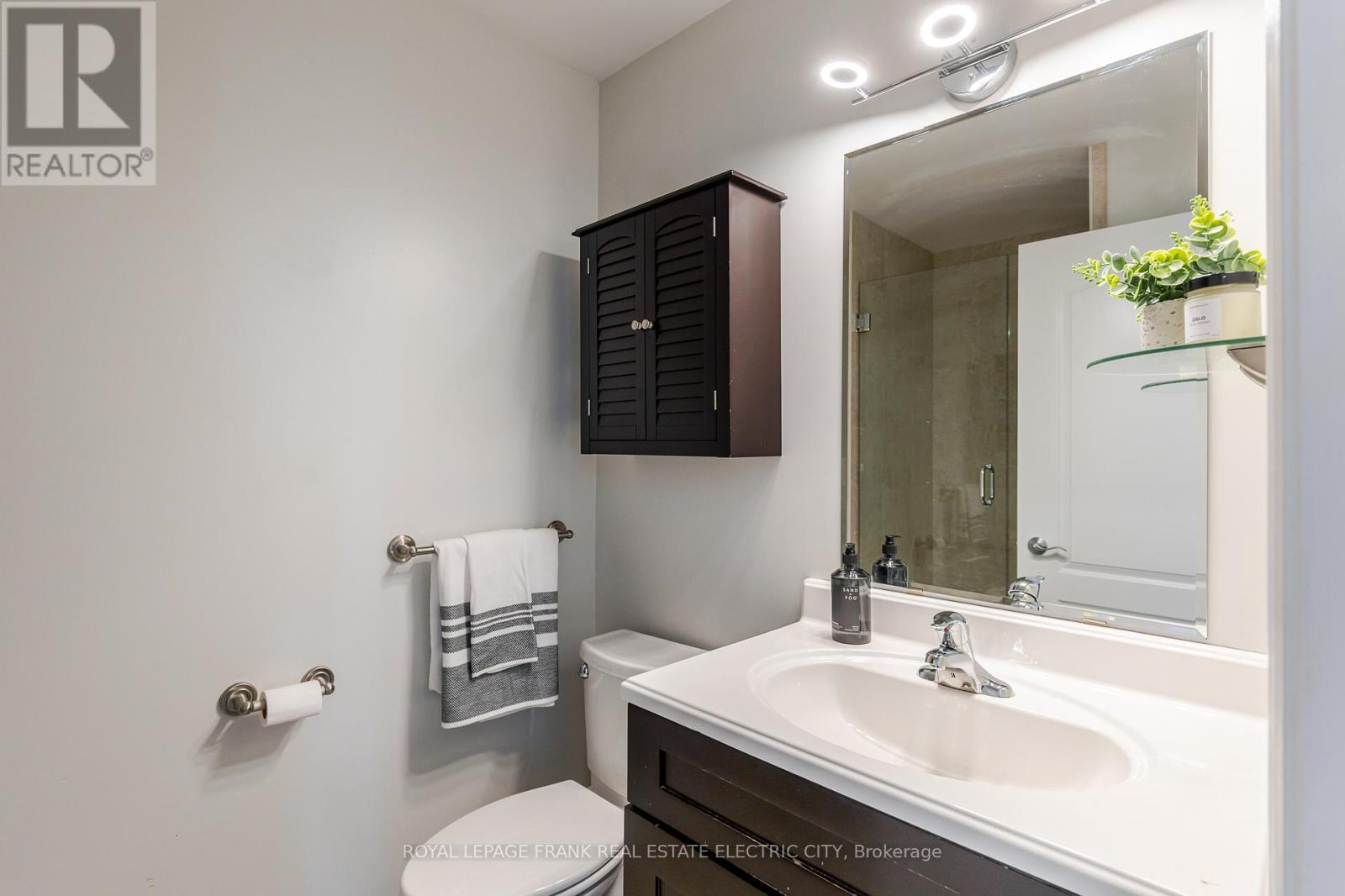 105 - 869 Clonsilla Avenue, Peterborough (Otonabee Ward 1), ON - Indoor Photo Showing Bathroom