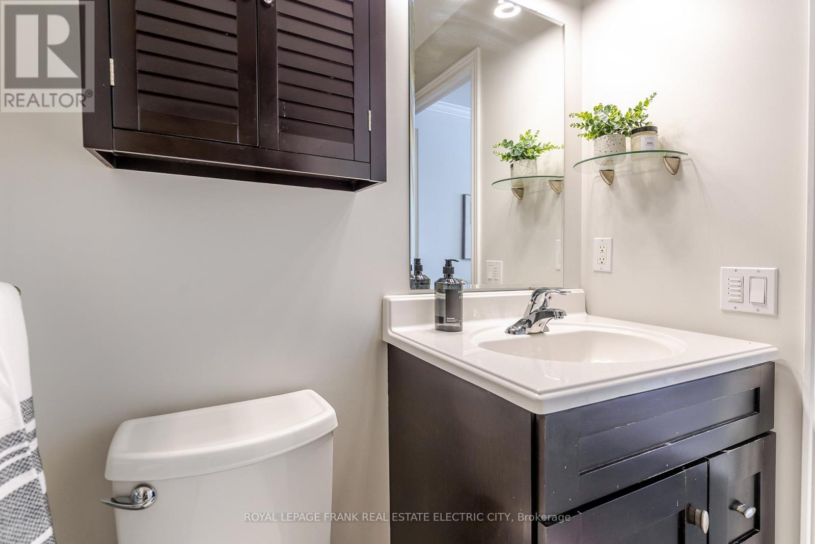 105 - 869 Clonsilla Avenue, Peterborough (Otonabee Ward 1), ON - Indoor Photo Showing Bathroom