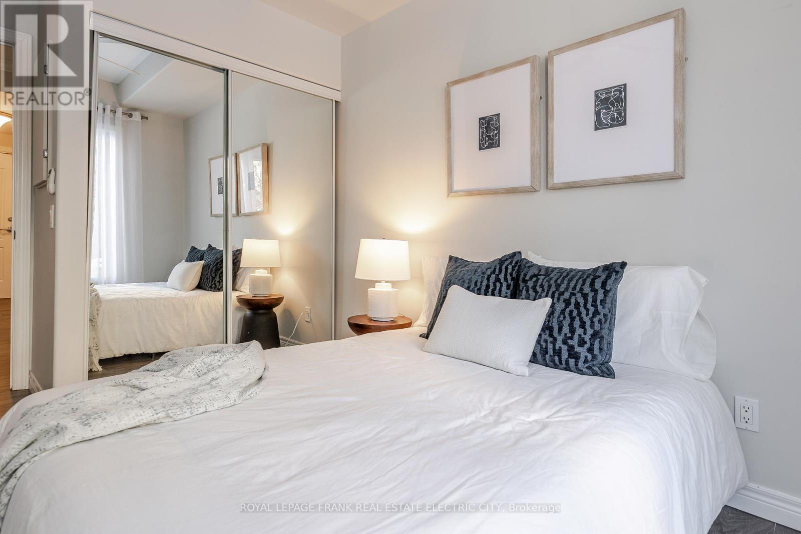 105 - 869 Clonsilla Avenue, Peterborough (Otonabee Ward 1), ON - Indoor Photo Showing Bedroom