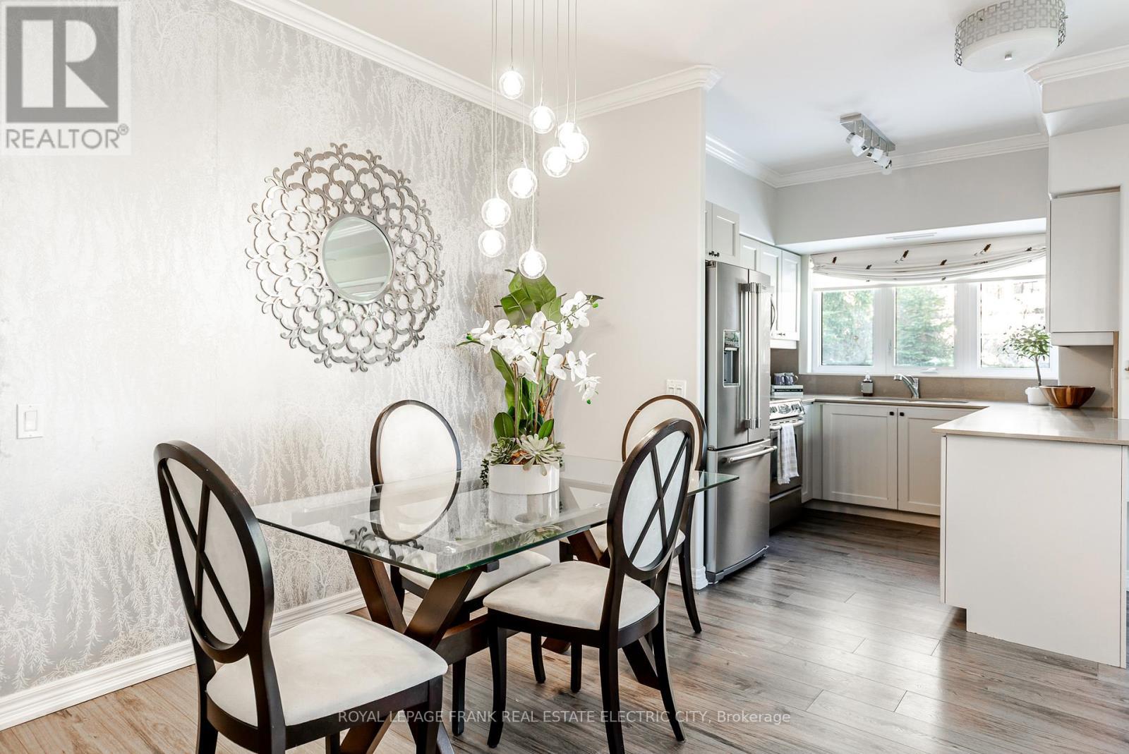 105 - 869 Clonsilla Avenue, Peterborough (Otonabee Ward 1), ON - Indoor Photo Showing Dining Room