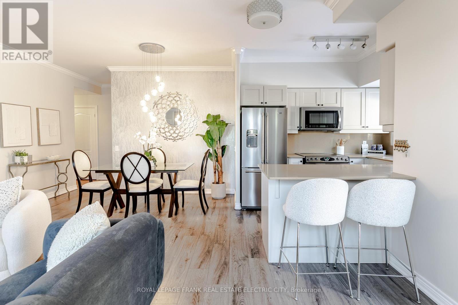 105 - 869 Clonsilla Avenue, Peterborough (Otonabee Ward 1), ON - Indoor Photo Showing Kitchen