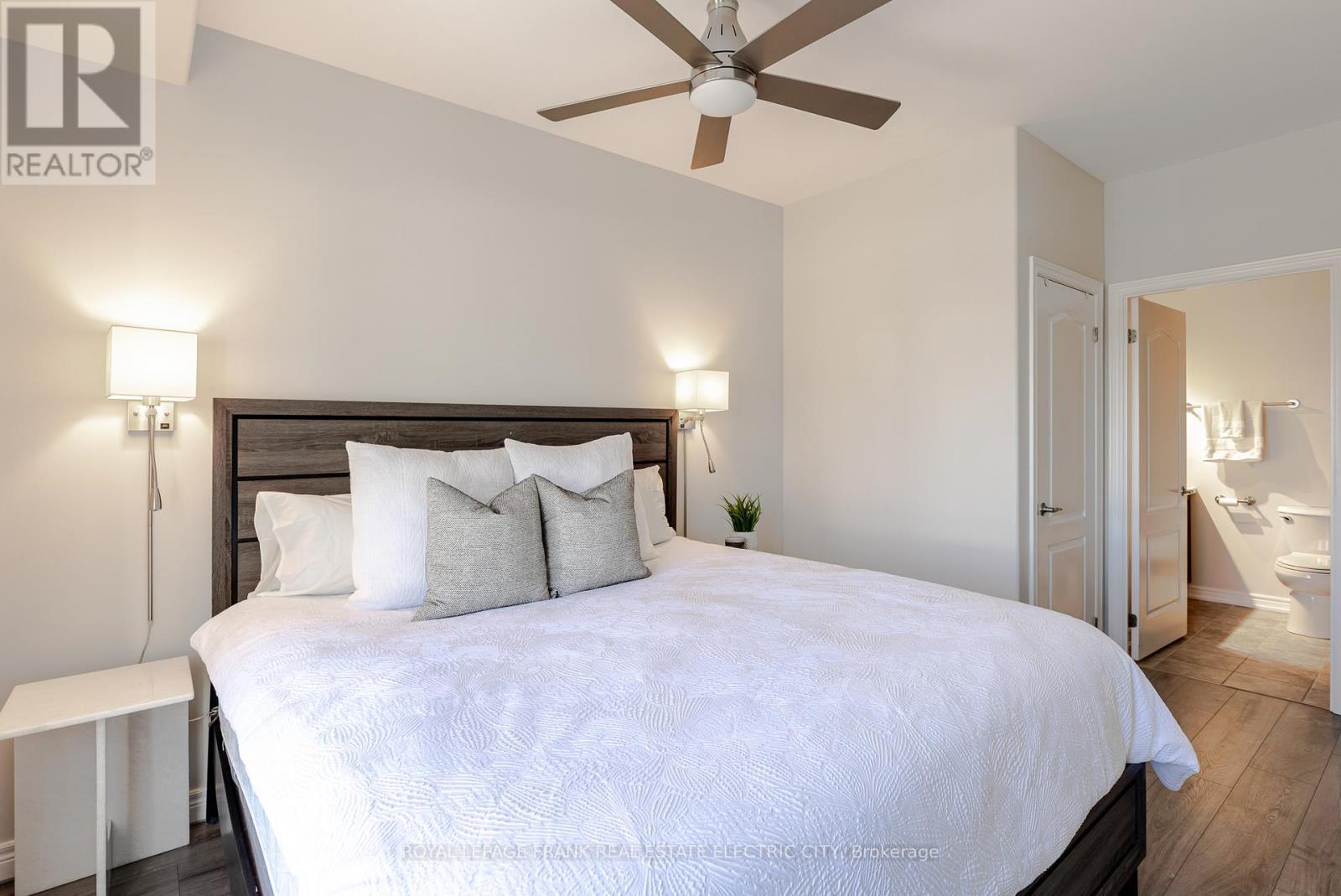 105 - 869 Clonsilla Avenue, Peterborough (Otonabee Ward 1), ON - Indoor Photo Showing Bedroom