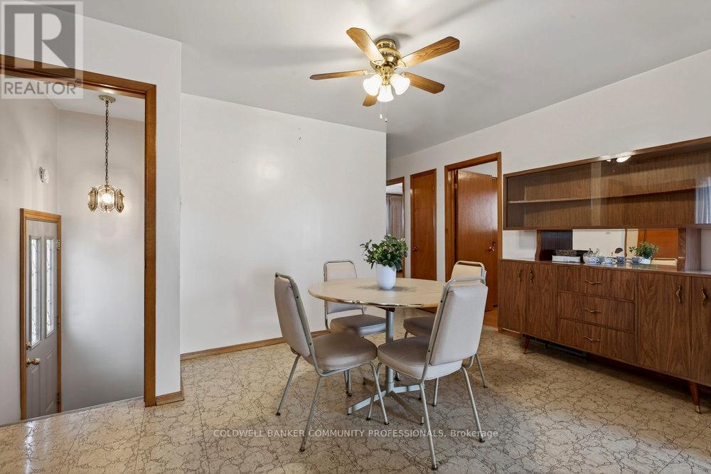 43 Bonaventure Drive, Hamilton, ON - Indoor Photo Showing Dining Room