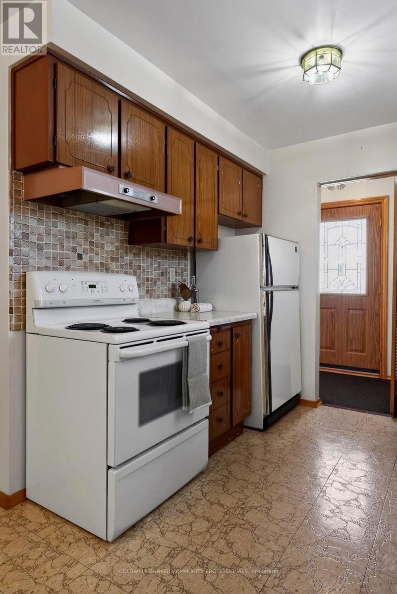 43 Bonaventure Drive, Hamilton, ON - Indoor Photo Showing Kitchen