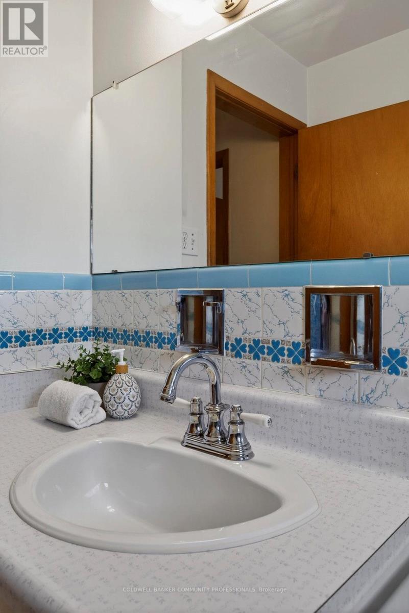 43 Bonaventure Drive, Hamilton, ON - Indoor Photo Showing Bathroom