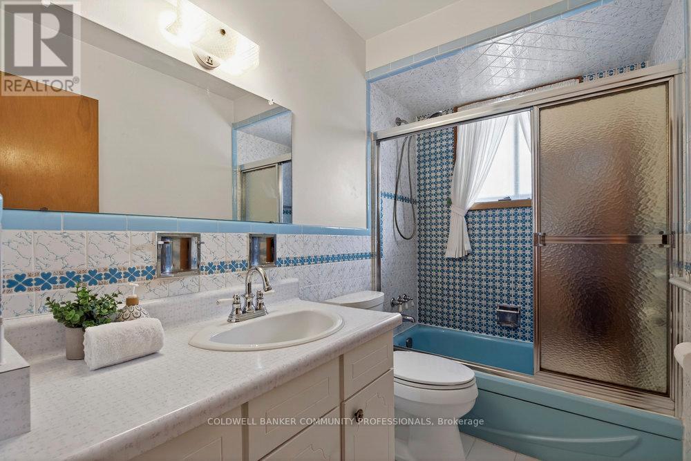 43 Bonaventure Drive, Hamilton, ON - Indoor Photo Showing Bathroom