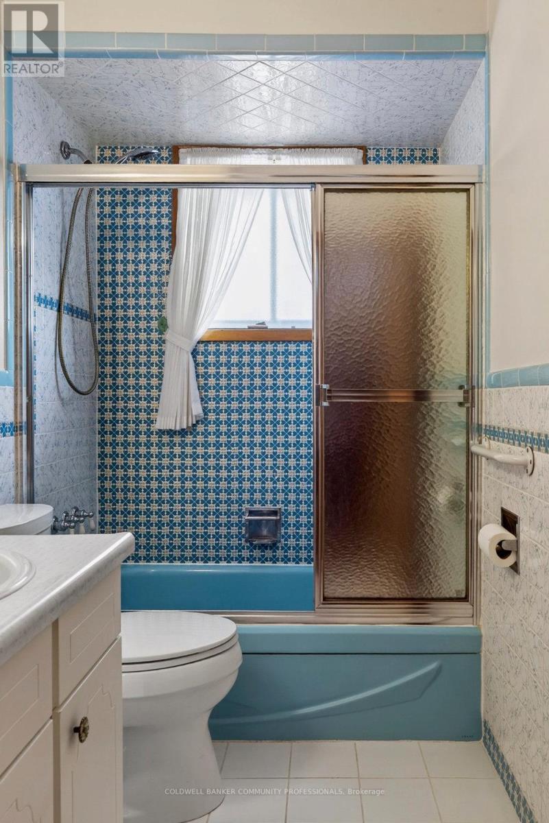 43 Bonaventure Drive, Hamilton, ON - Indoor Photo Showing Bathroom