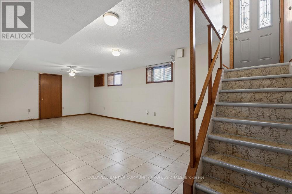 43 Bonaventure Drive, Hamilton, ON - Indoor Photo Showing Other Room