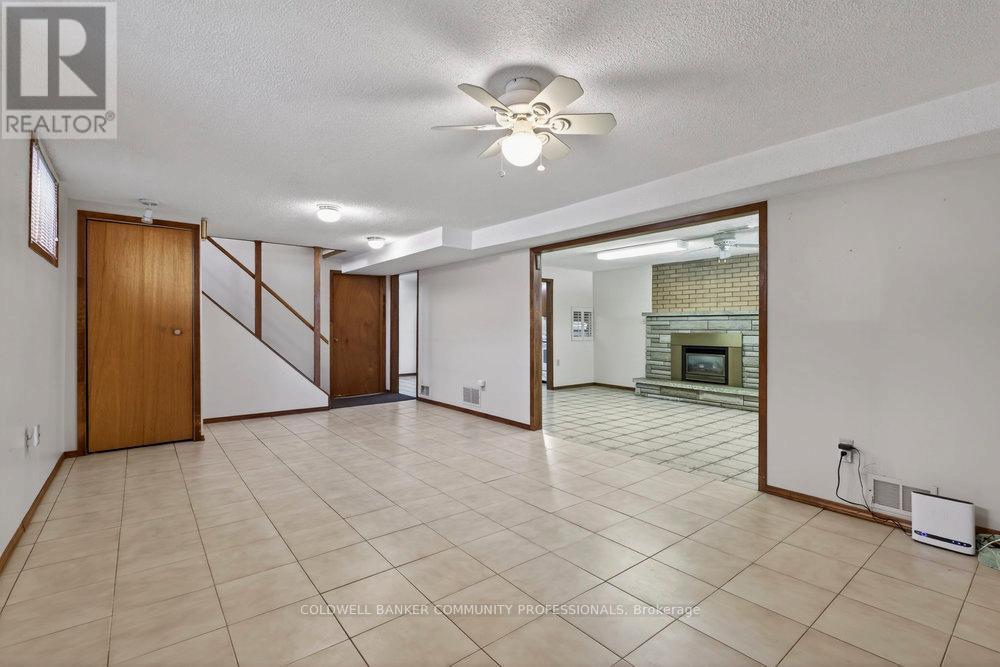 43 Bonaventure Drive, Hamilton, ON - Indoor Photo Showing Other Room