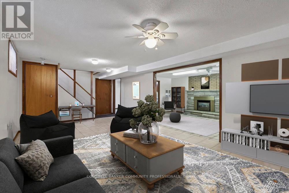 43 Bonaventure Drive, Hamilton, ON - Indoor Photo Showing Living Room With Fireplace