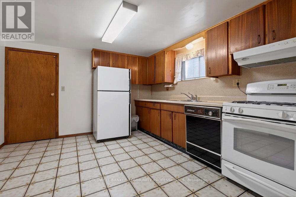 43 Bonaventure Drive, Hamilton, ON - Indoor Photo Showing Kitchen