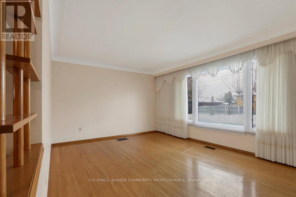 43 Bonaventure Drive, Hamilton, ON - Indoor Photo Showing Other Room