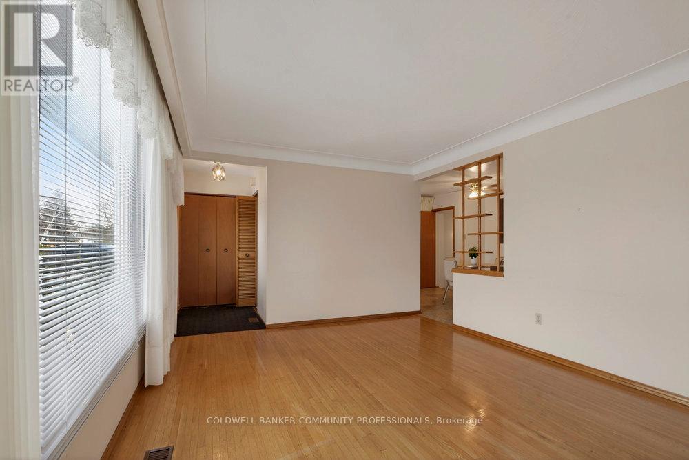 43 Bonaventure Drive, Hamilton, ON - Indoor Photo Showing Other Room