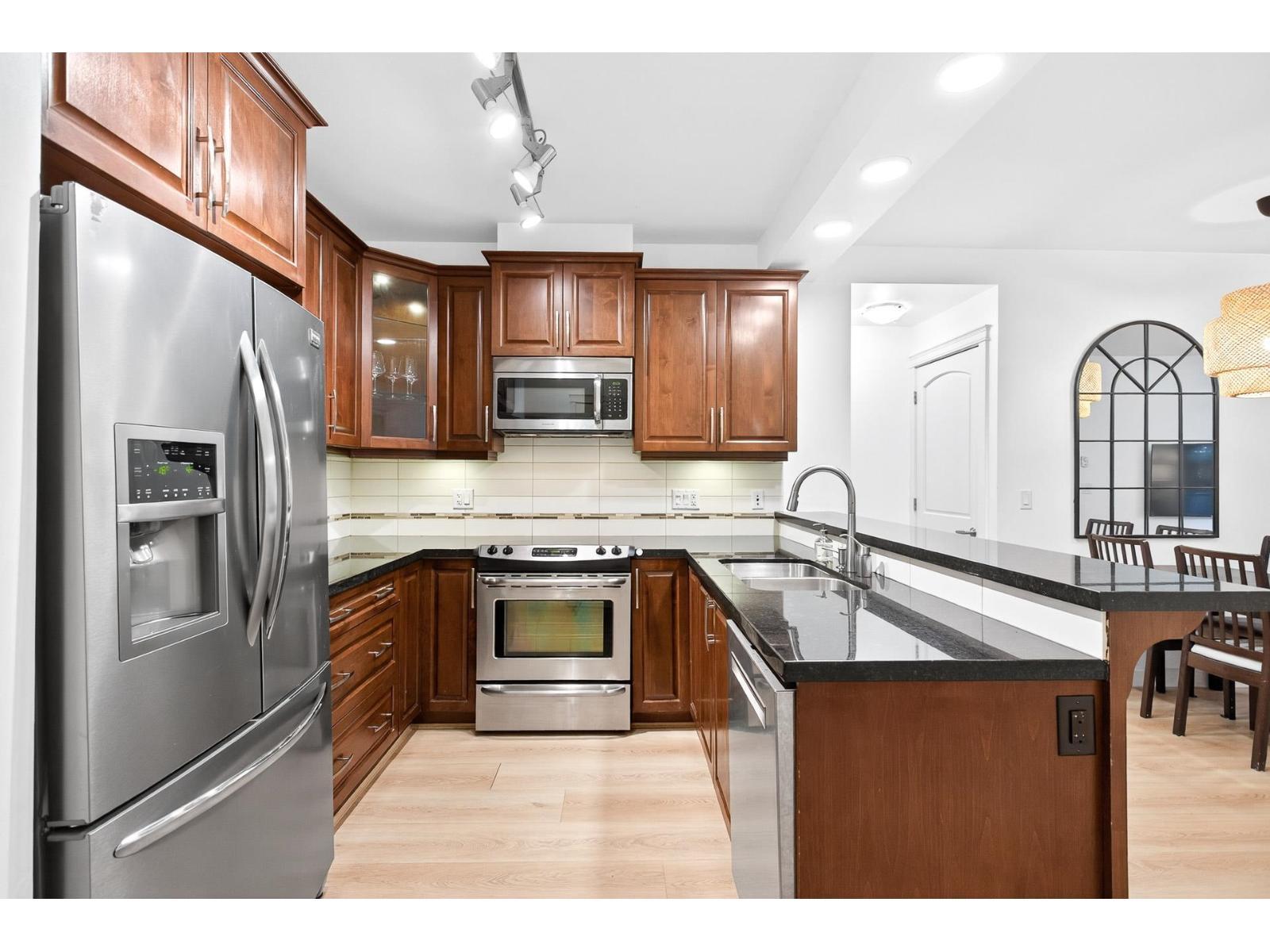 139 8288 207A Street, Langley, BC - Indoor Photo Showing Kitchen With Stainless Steel Kitchen With Upgraded Kitchen