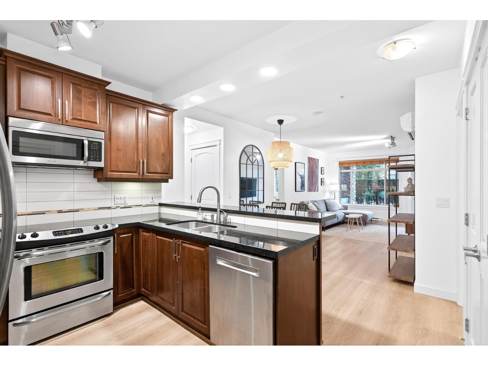 139 8288 207A Street, Langley, BC - Indoor Photo Showing Kitchen With Double Sink