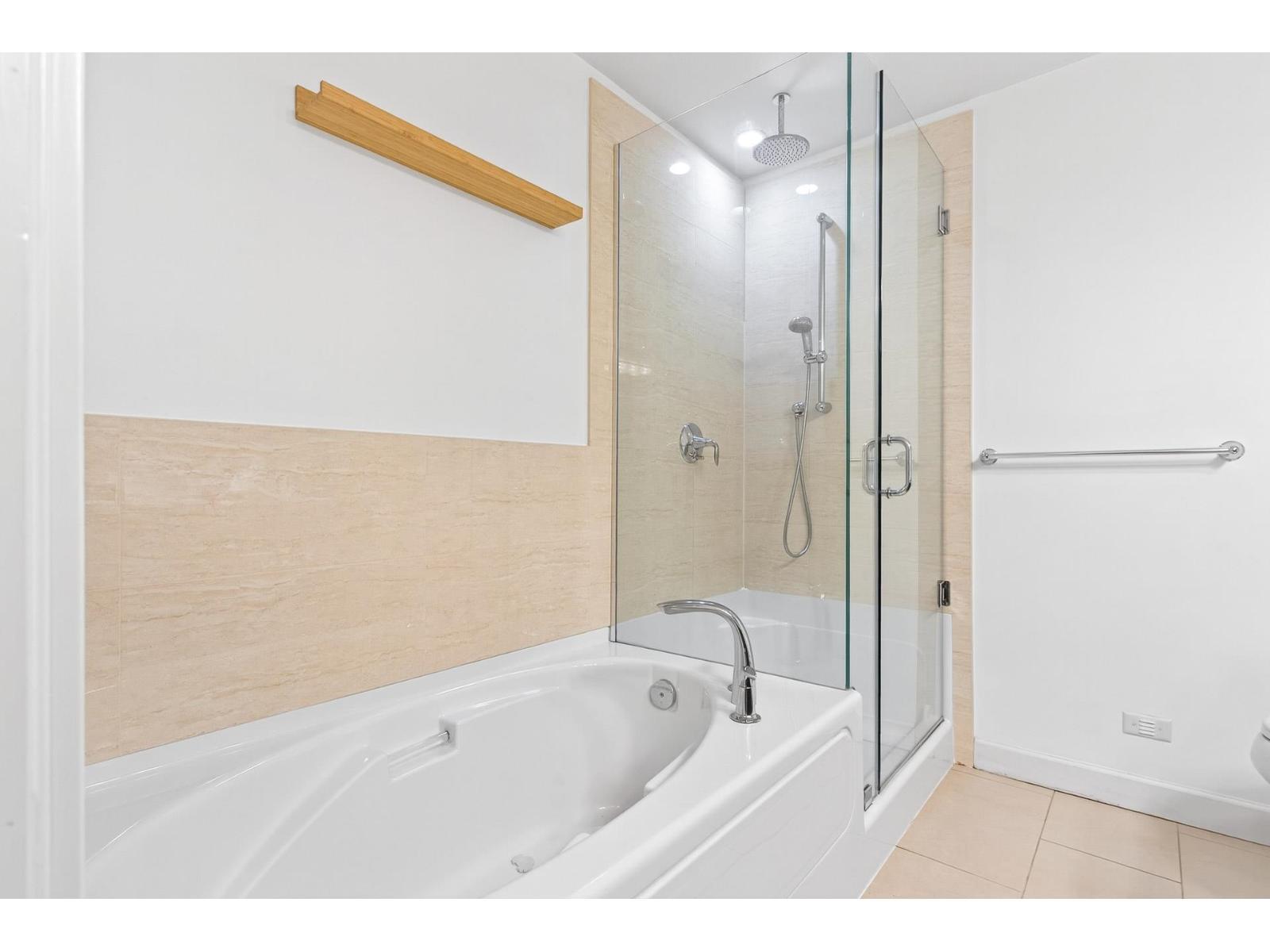 139 8288 207A Street, Langley, BC - Indoor Photo Showing Bathroom