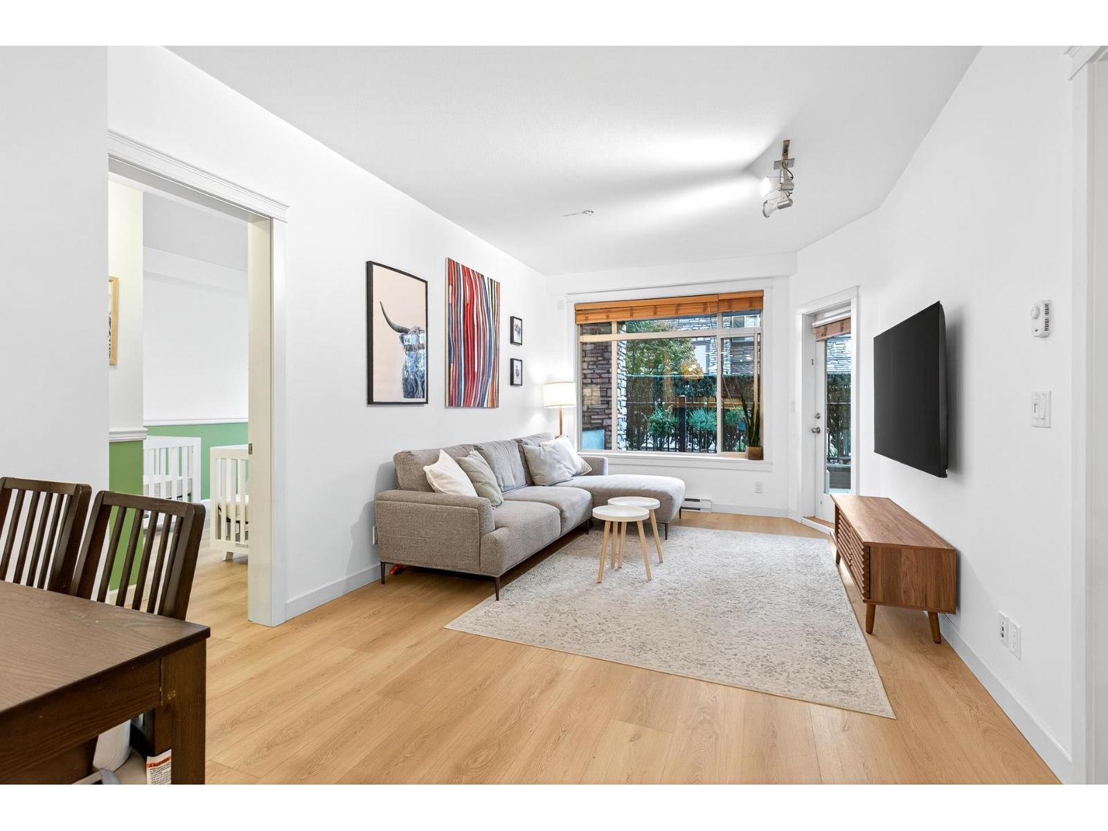 139 8288 207A Street, Langley, BC - Indoor Photo Showing Living Room