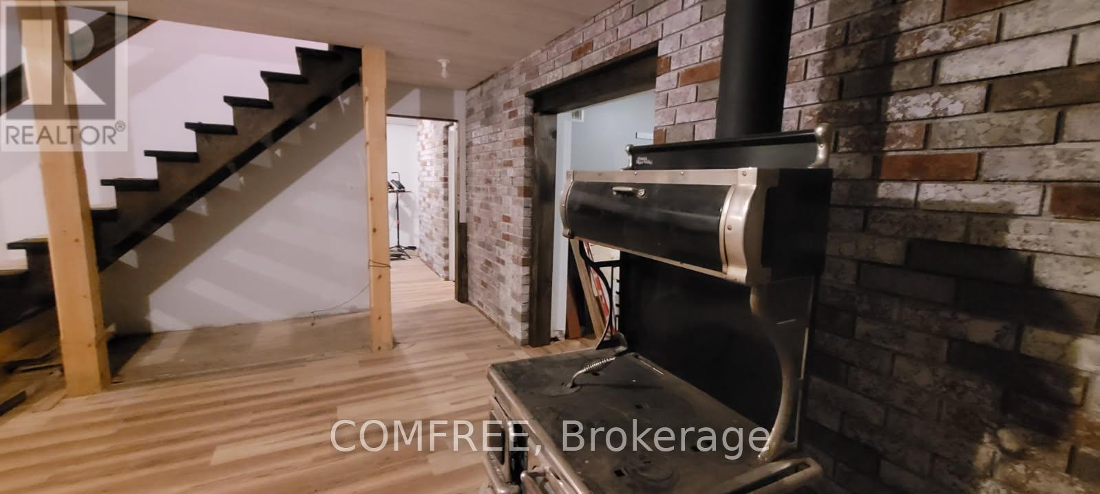 39 Raymond Road, Bracebridge (Muskoka (N)), ON - Indoor Photo Showing Other Room