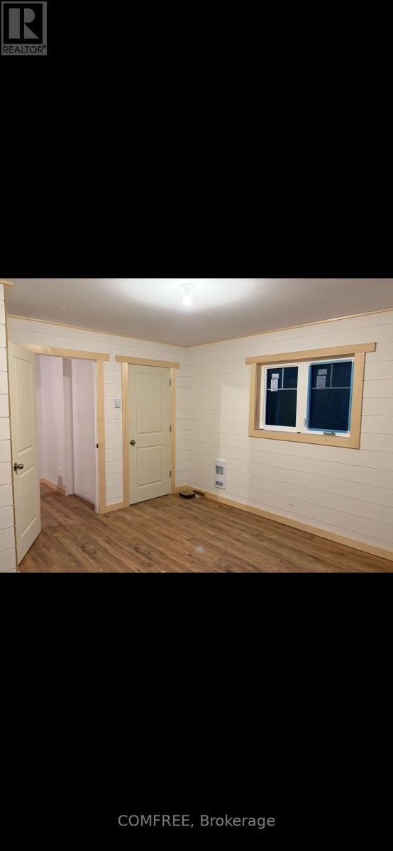 39 Raymond Road, Bracebridge (Muskoka (N)), ON - Indoor Photo Showing Other Room