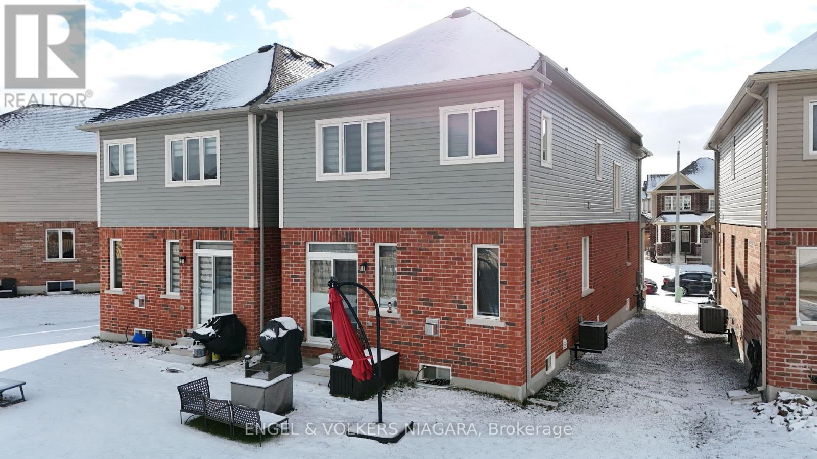 9248 Griffon Street, Niagara Falls (Lyons Creek), ON - Outdoor With Exterior