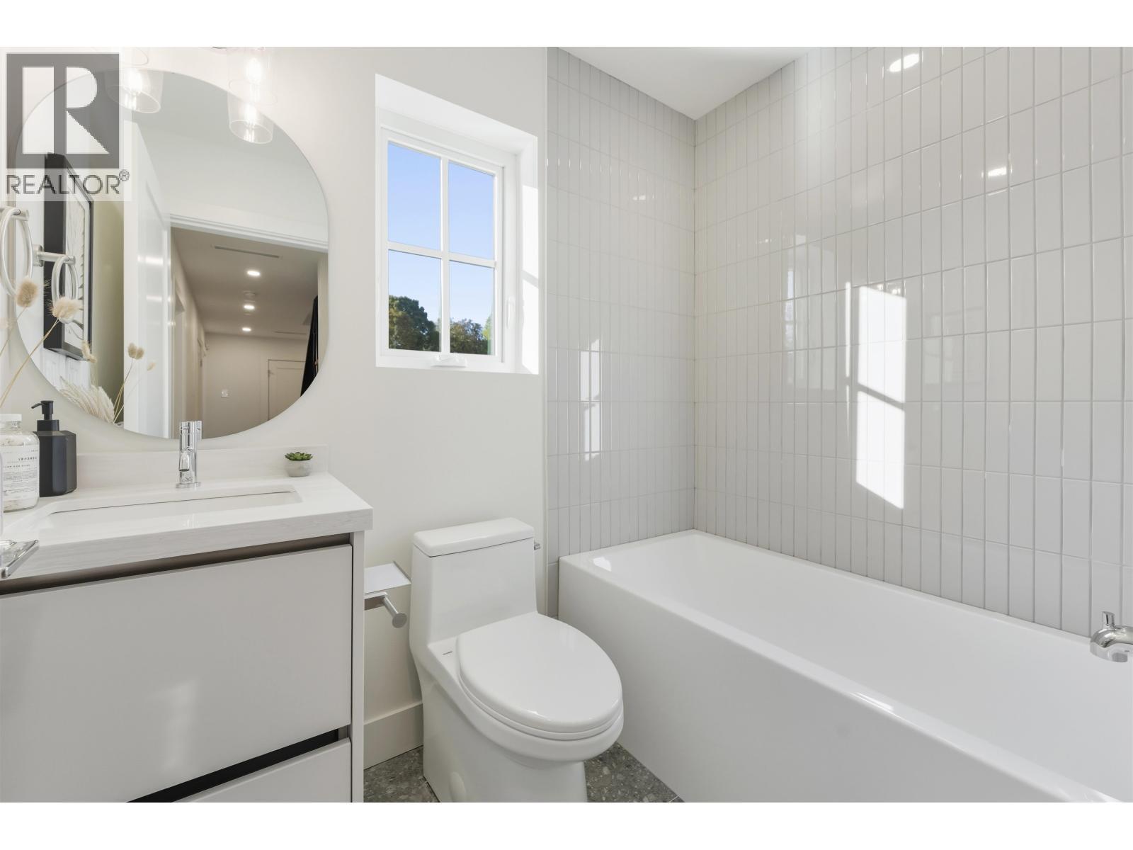 1759 W 16Th Avenue, Vancouver, BC - Indoor Photo Showing Bathroom